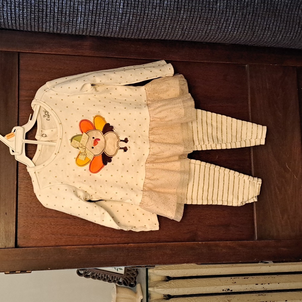 Baby Essentials girls size 18 months 2 pc turkey glitter set